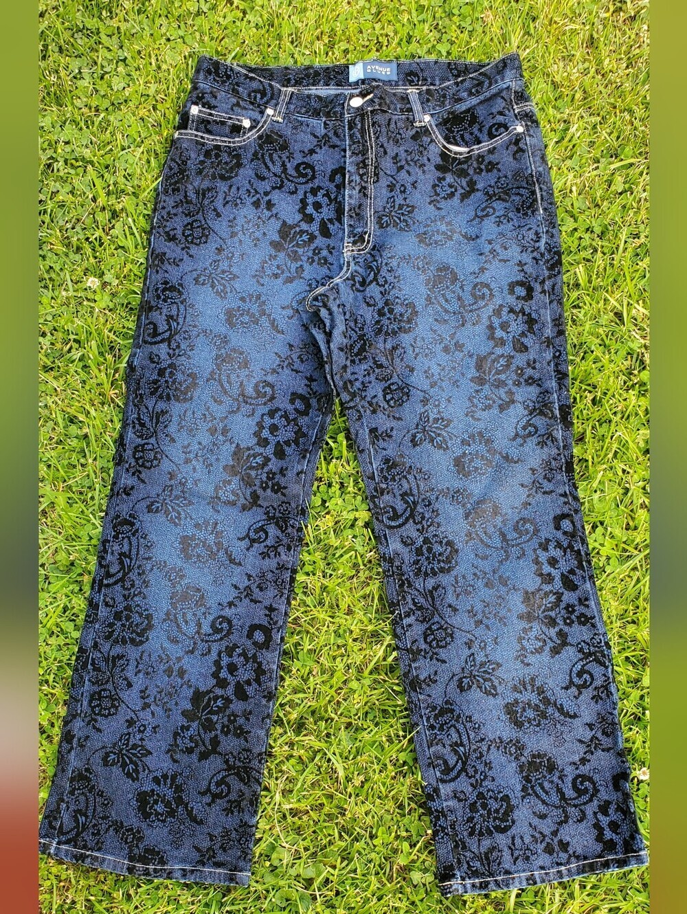 AVENUE BLUES BLACK AND BLUE FLORAL JEANS  PANTS SIZE 14